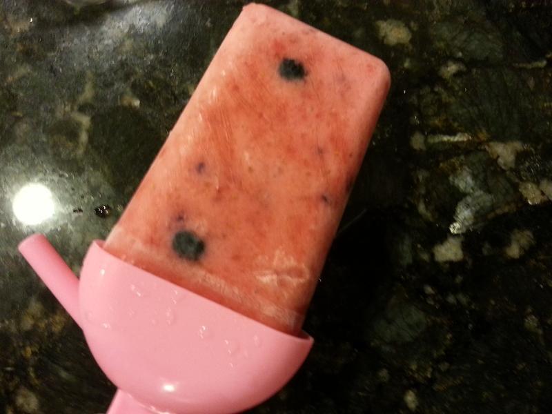 草莓蓝莓水果优格冰棒