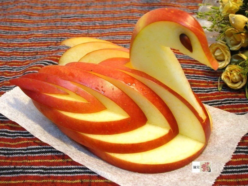 苹果雕---天鹅(2)