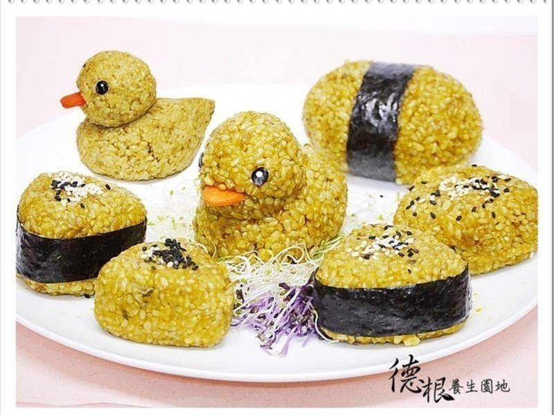 黄色小鸭姜黄糙米饭团