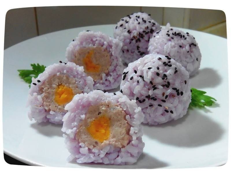 紫彩米蛋黄芋泥饭团