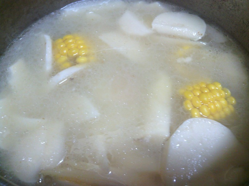 玉米笋片大骨汤