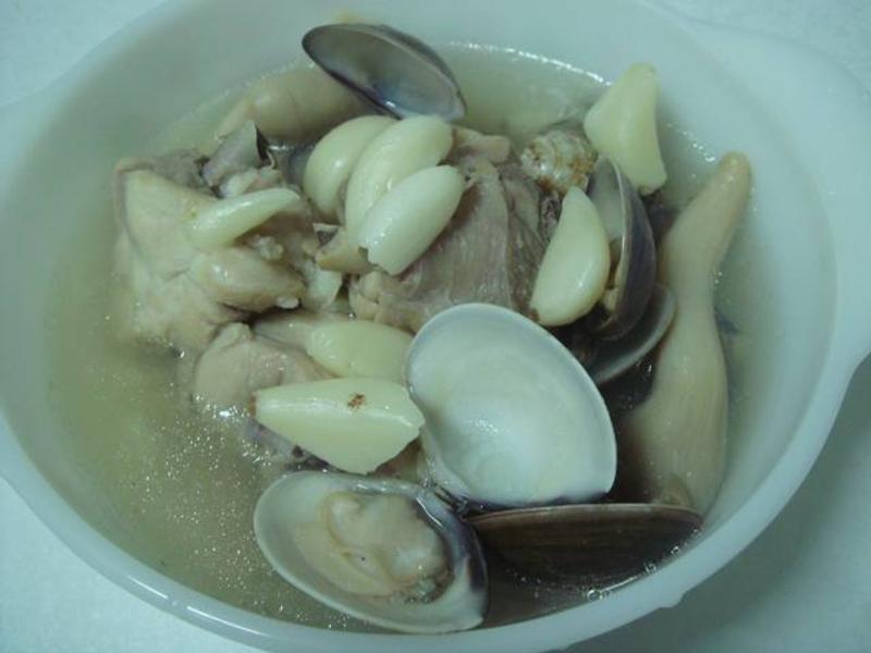 蛤蜊蒜头鸡汤（电锅版）