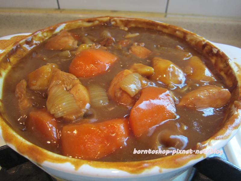 简易版的日式咖哩鸡肉饭。便当料理