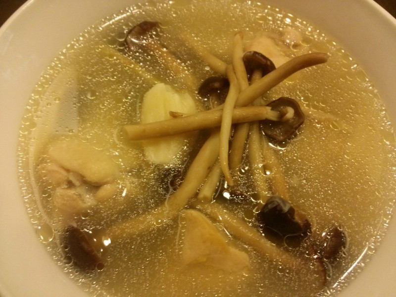 柳松菇鸡汤