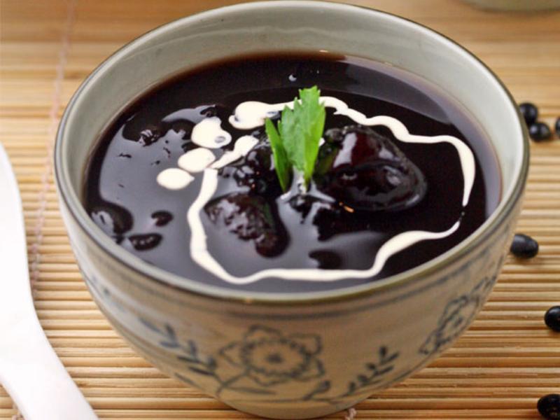 用电锅作黑豆紫米甜汤