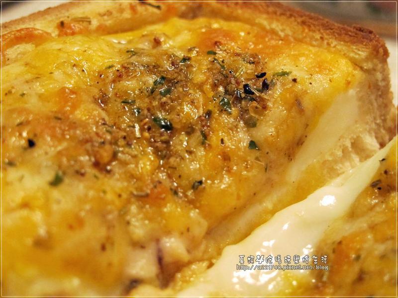 披萨鲔鱼蛋吐司