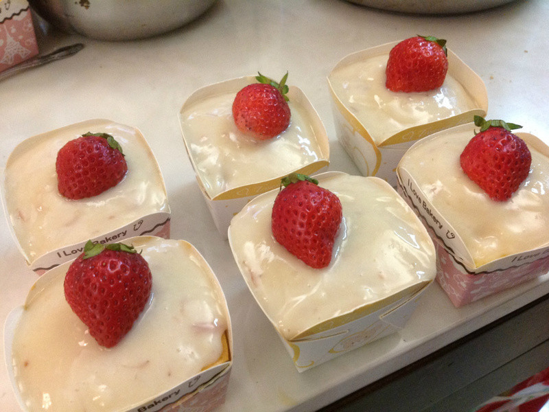《草莓就爱鹰牌炼奶》~草莓卡士达与炼乳磅蛋糕一起跳舞