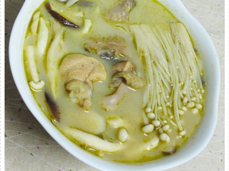 椰浆绿咖哩菇菌鸡汤