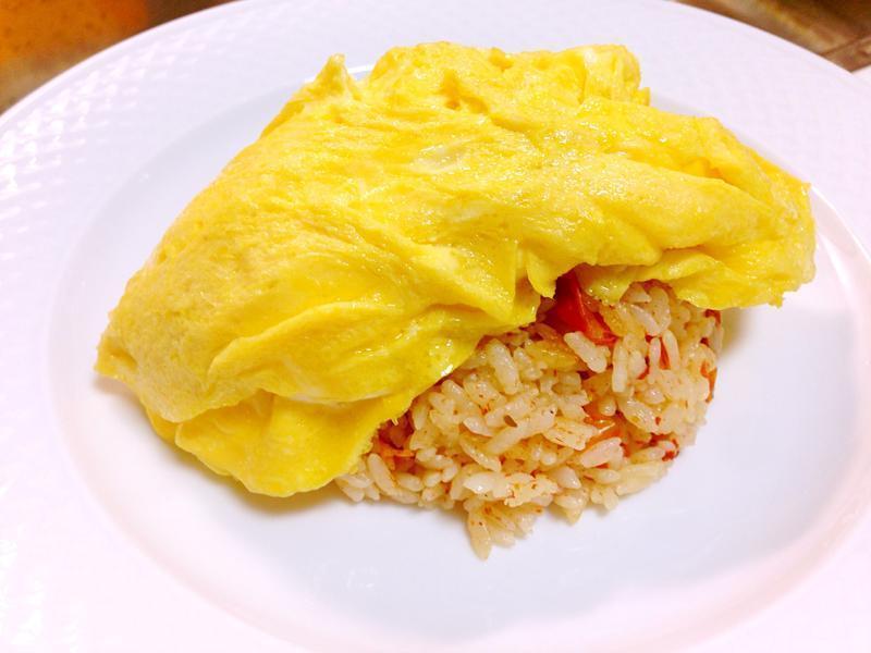 整个「小」蕃茄饭＋蛋包