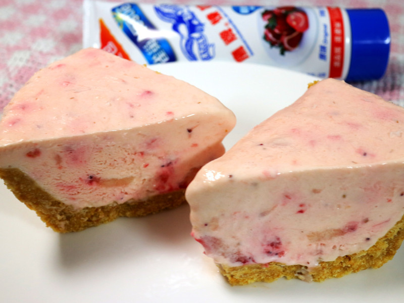 〈免烤〉草莓冰淇淋派