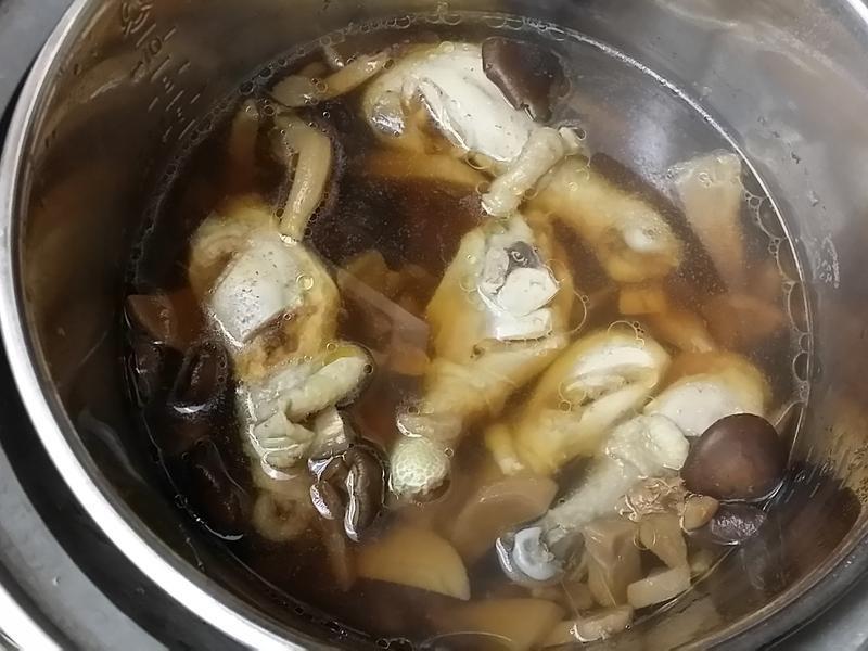 简易菇菇鸡汤