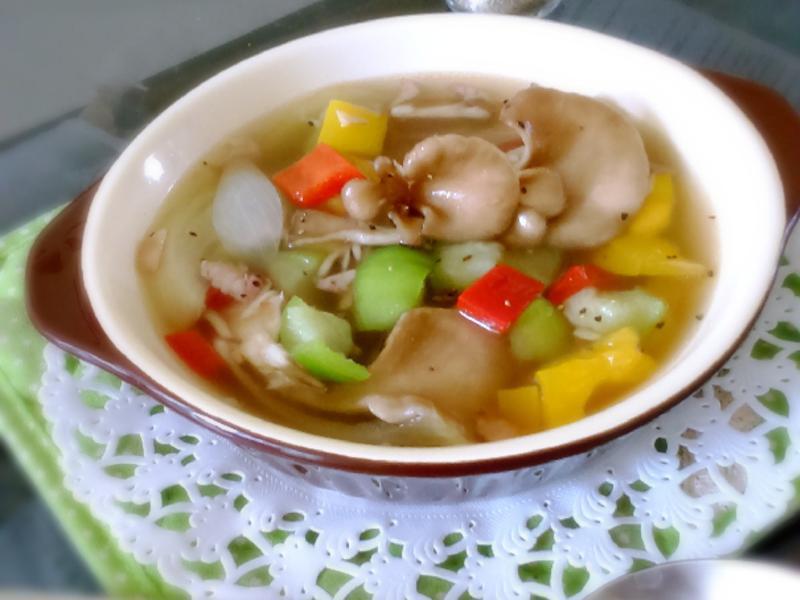 零油健康快速料理~洋风丝瓜甜椒菇菇汤