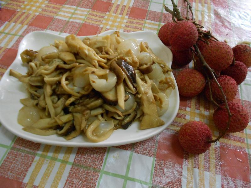 ㄚ芬的小厨房-荔枝拌三菇