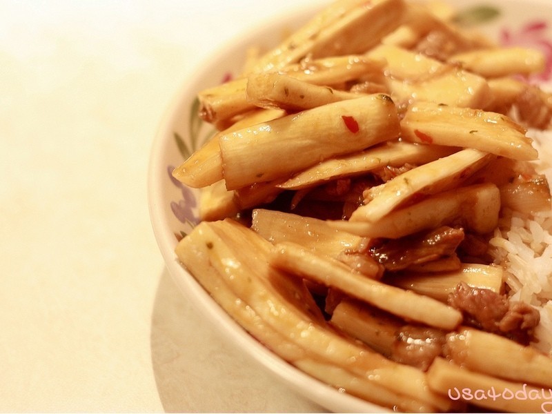 【东煮】辣炒肉末皎白笋 Stir fried water bamboo