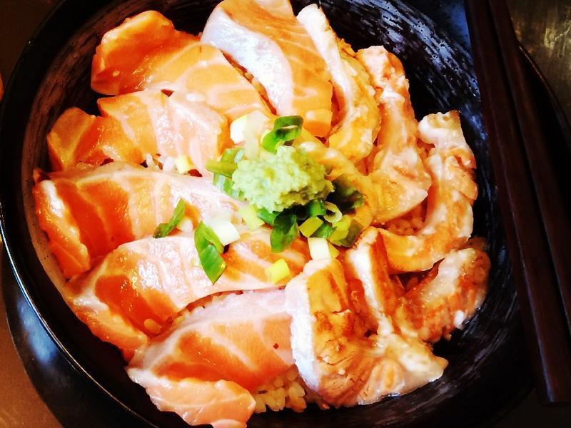 鲑鱼生鱼片丼饭（超简单＋五分钟料理）