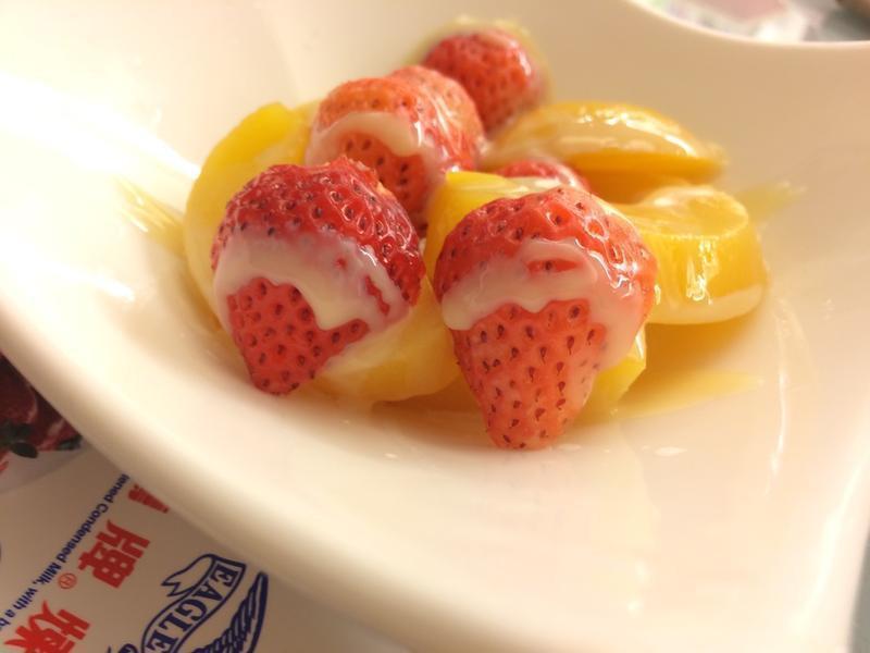 蜜桃草莓「鹰牌炼奶」