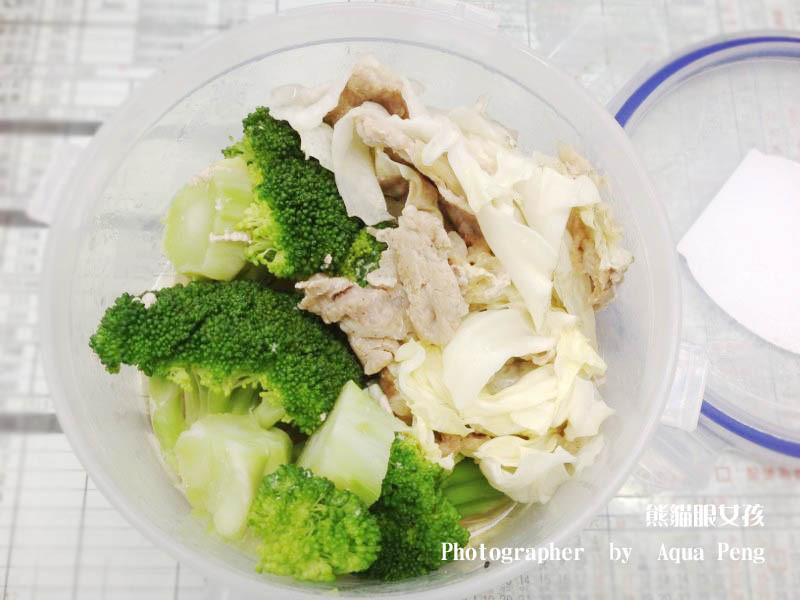 【简单做菜】瞬间完成两道菜。翠绿花椰菜+高丽菜闷肉