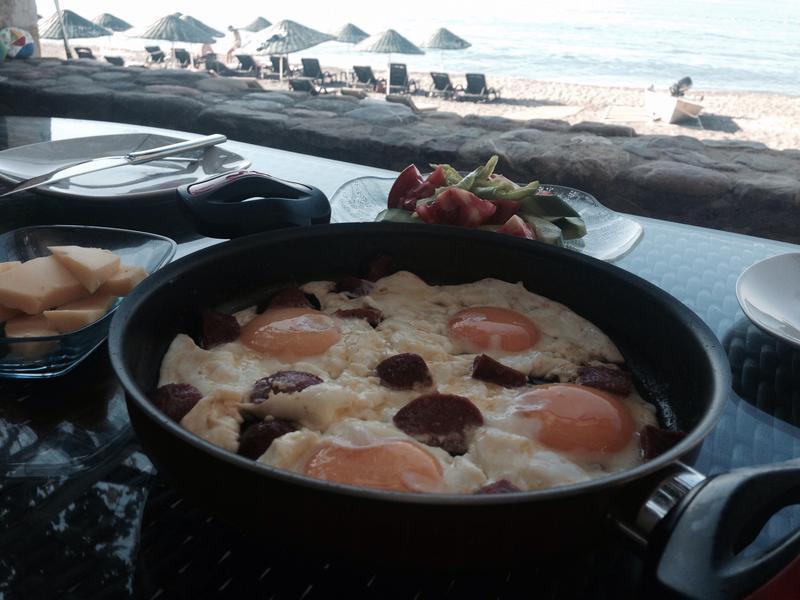 来个土耳其早餐吧！（3）土式腊肠煎蛋
