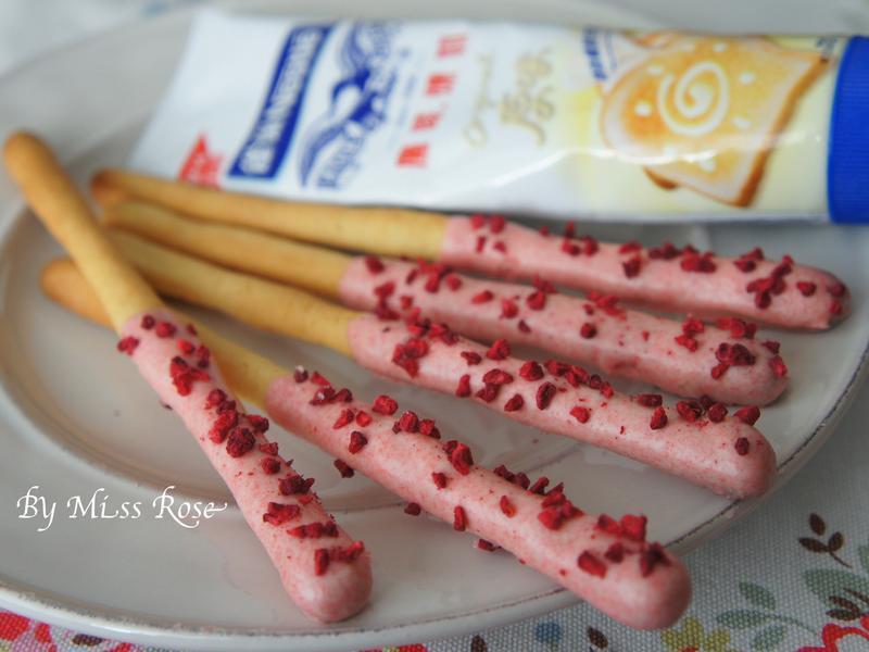 草莓炼奶饼干棒～鹰牌炼奶