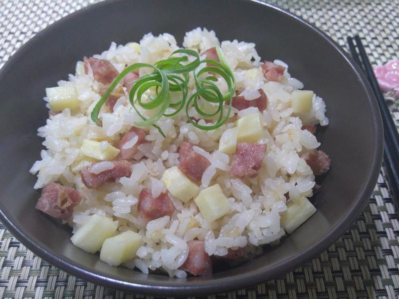 筊白笋香肠炊饭(电子锅料理)