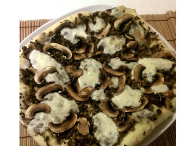 蘑菇马芝拉起司皮萨