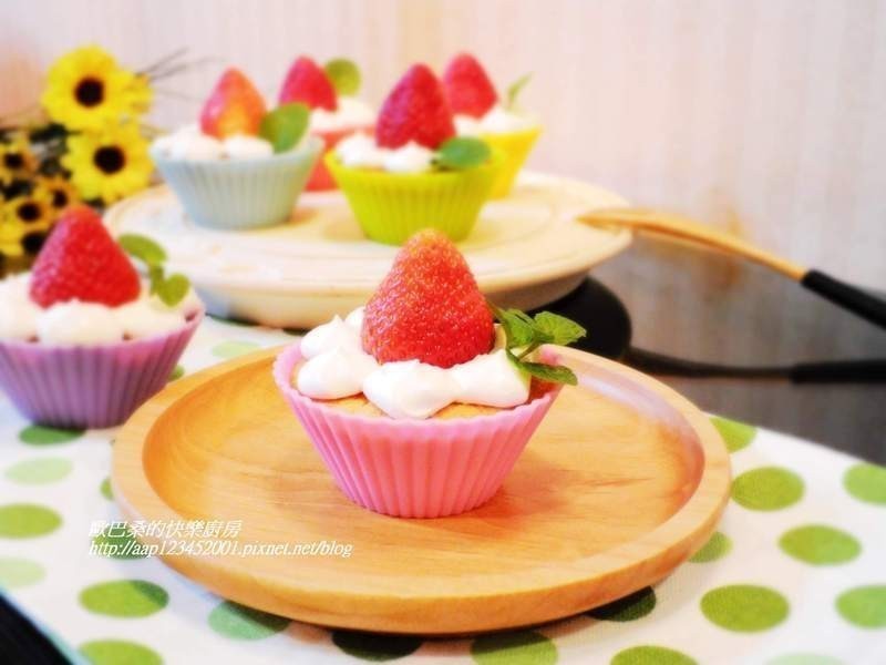 【鲜奶油草莓小蛋糕】