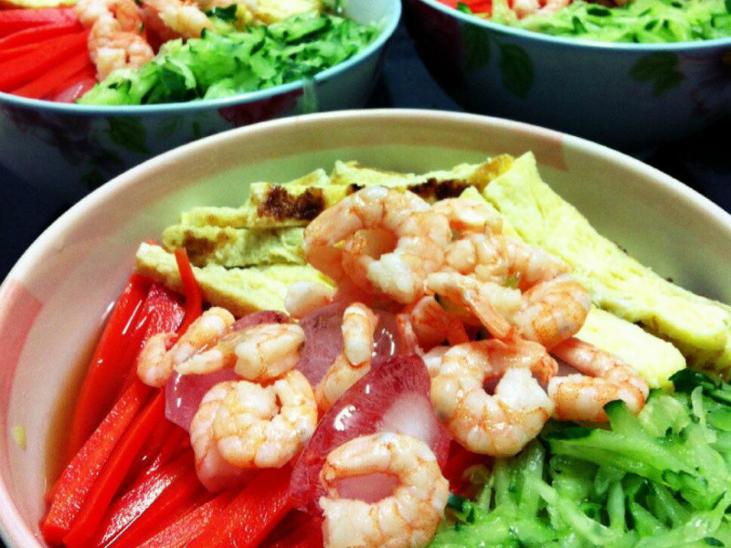 日式鲜虾蔬菜凉面