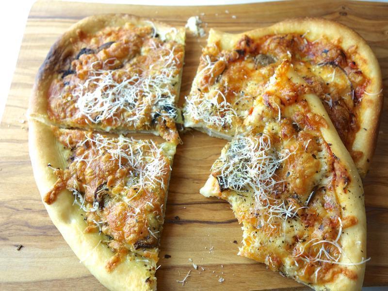 造型双色义式薄脆披萨pizza 心型披萨