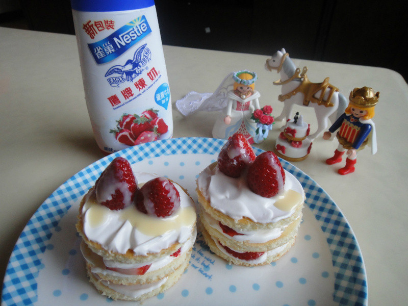 <草莓就爱鹰牌炼奶>鲜奶油草莓小蛋糕