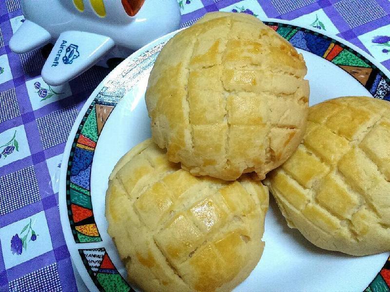 脆皮菠萝奶酥面包