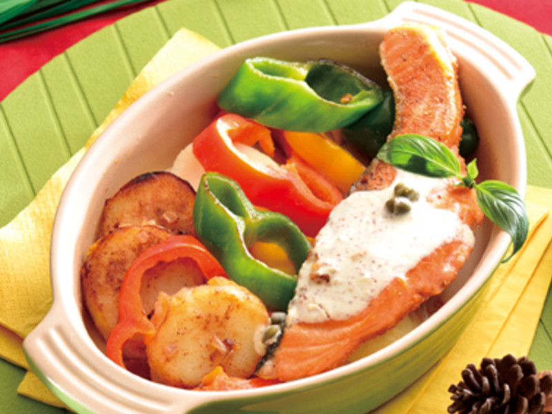 【欧洲圣诞飨宴】香煎鲑鱼搭醃肉马铃薯温沙拉