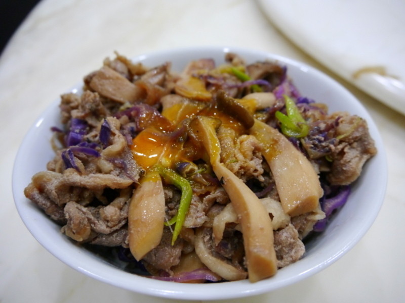 紫高丽菜野菇牛丼
