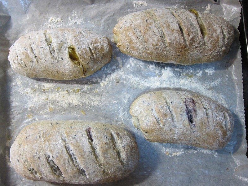 法式芝麻面包～蓝莓起司、芒果起司(面包机预拌+发酵)