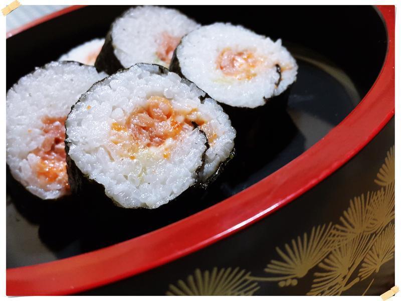日式明太子鲑鱼寿司卷