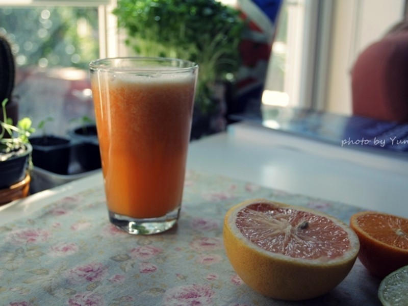 [Yun。在厨房]多C多健康红萝卜柳橙果汁