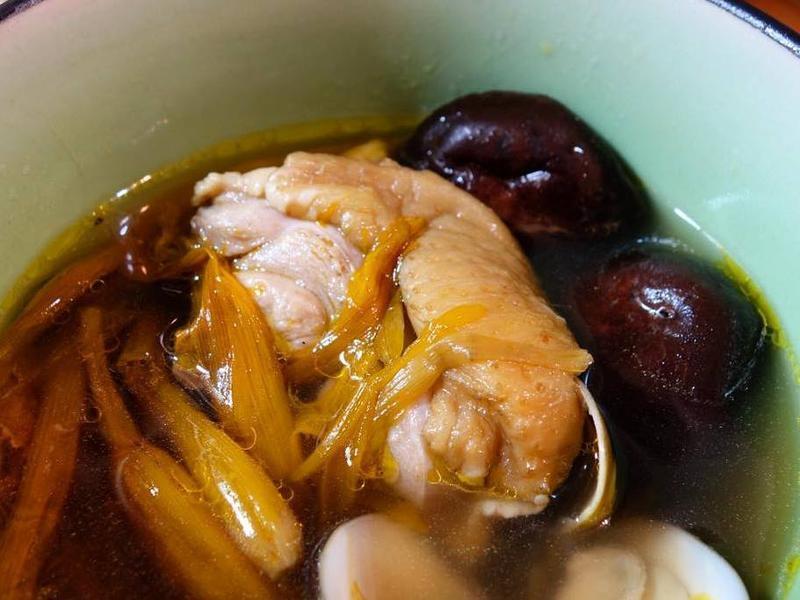 金针蛤蜊香菇鸡汤