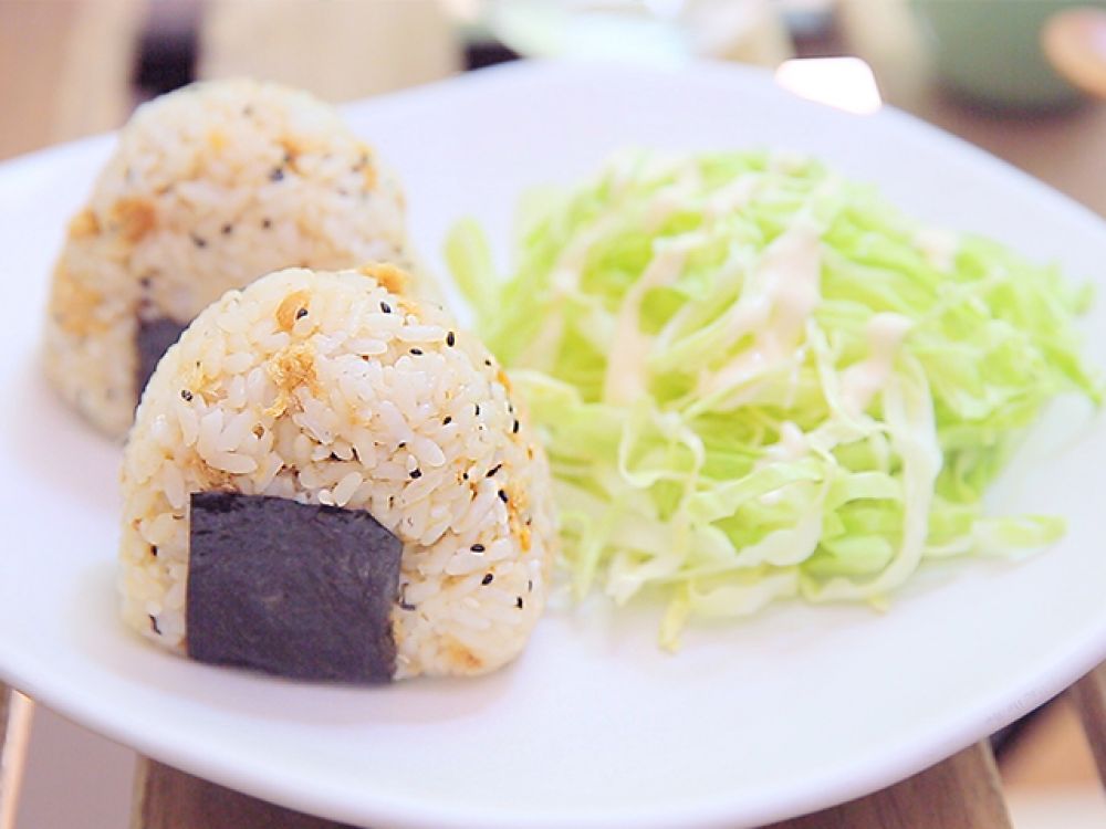 肉松芝麻饭团