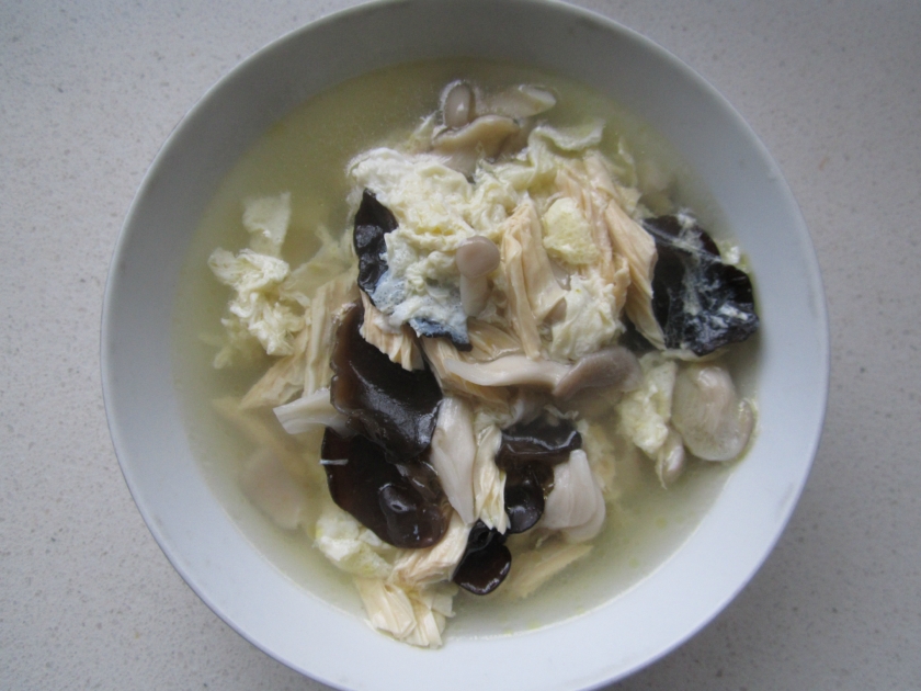 蘑菇腐竹蛋汤