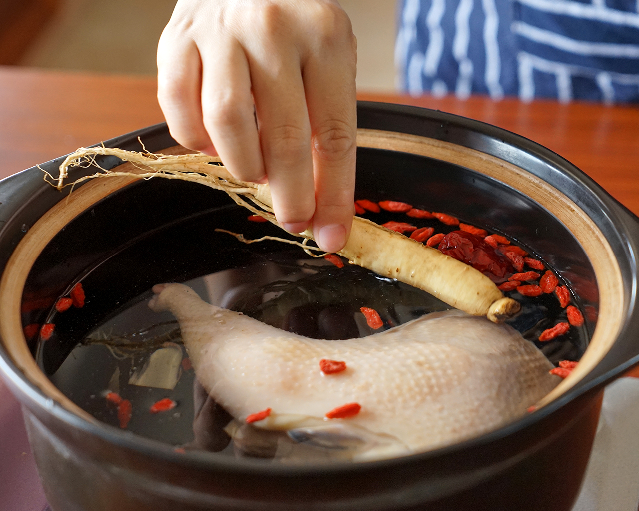 韩式人参鸡汤怎么做_韩式人参鸡汤的做法视频_豆果美食