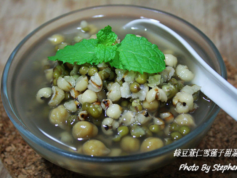 绿豆薏仁雪莲子甜汤