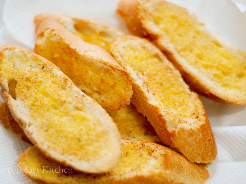 蒜蓉包 GARLIC BREAD