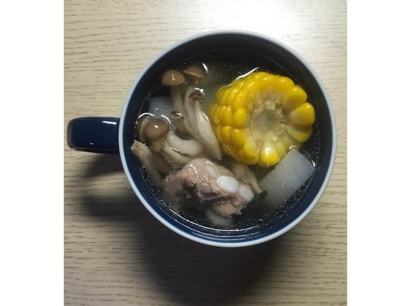 萝卜玉米鲜菇排骨汤