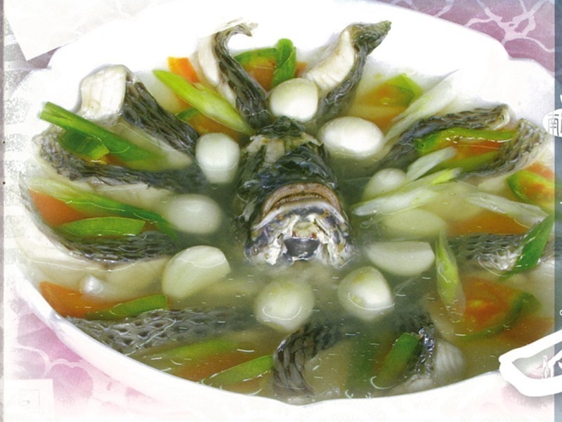 福寿蒜味鲷鱼汤