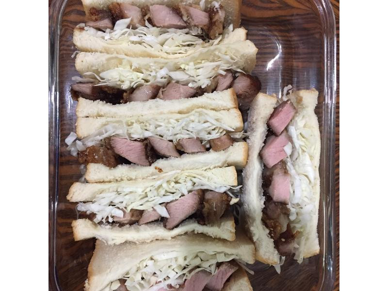 高丽菜丝猪排三明治