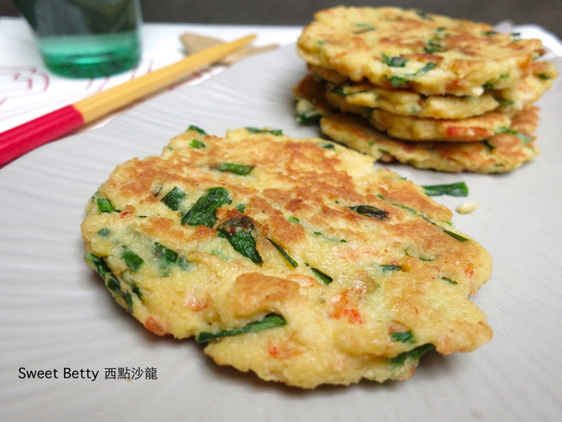 樱花虾韭菜豆渣饼