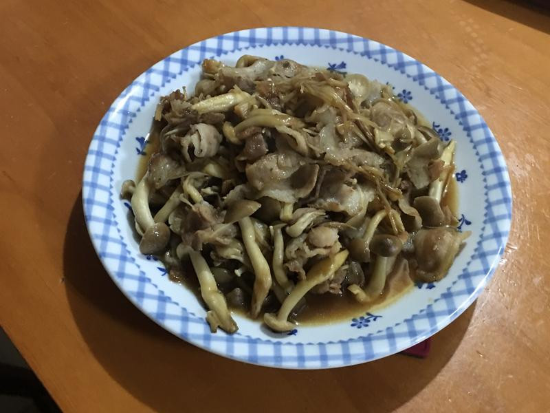 酱烧菇菇猪肉