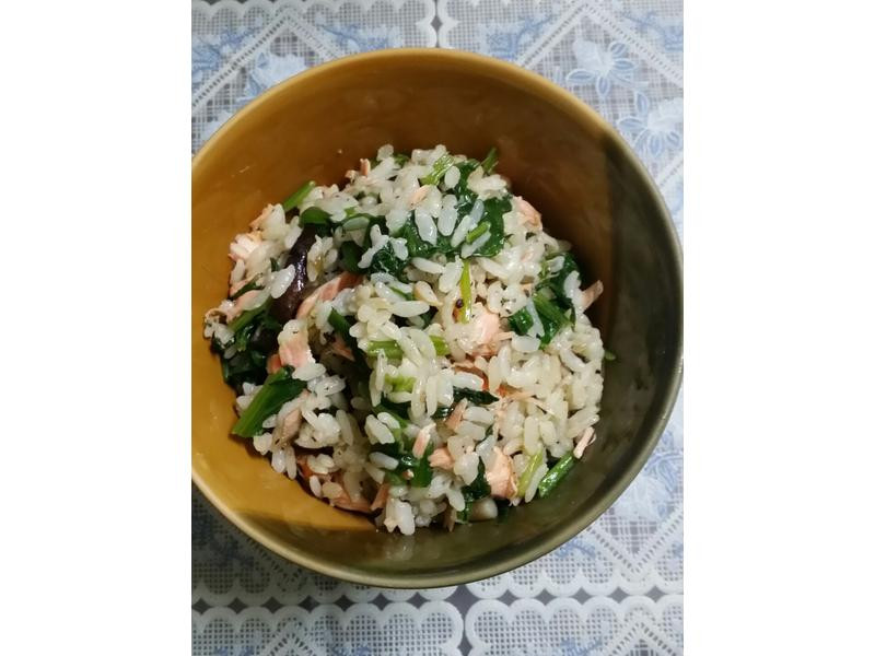 日式鲑鱼菠菜炊饭