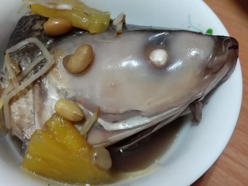 凤梨豆酱焖虱目鱼头