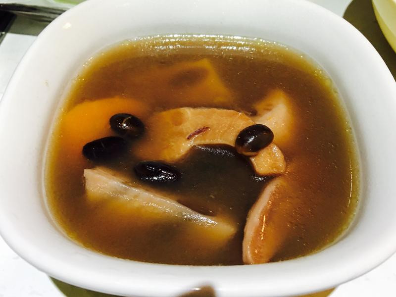 珍珠肉干莲藕黑豆汤