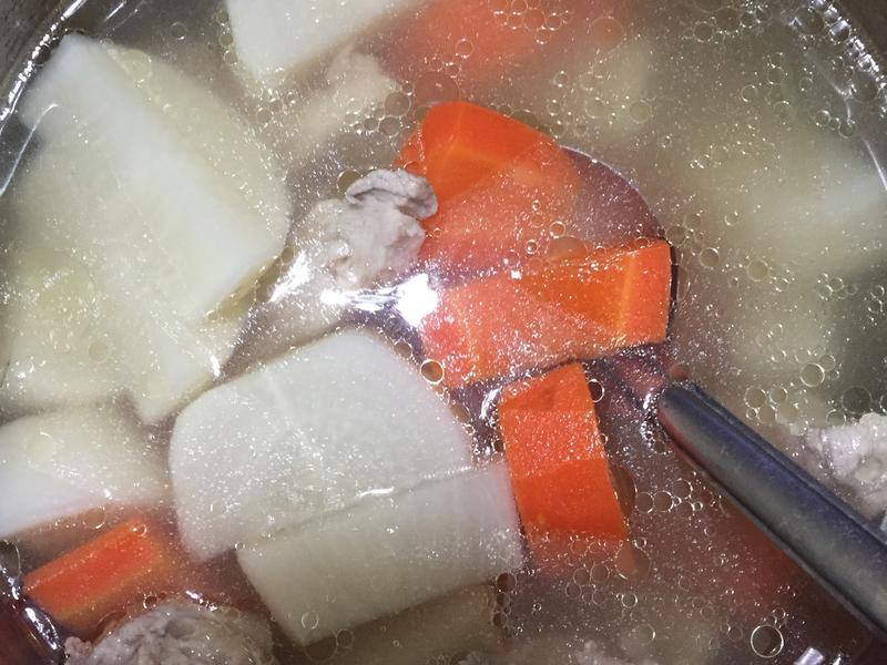 电锅版红白萝卜汤